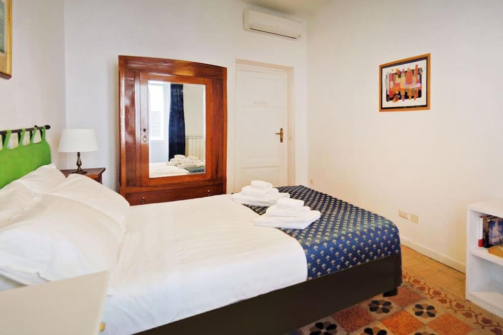 Near Colosseum By Varental 2Br + 1Sb Rome Luaran gambar