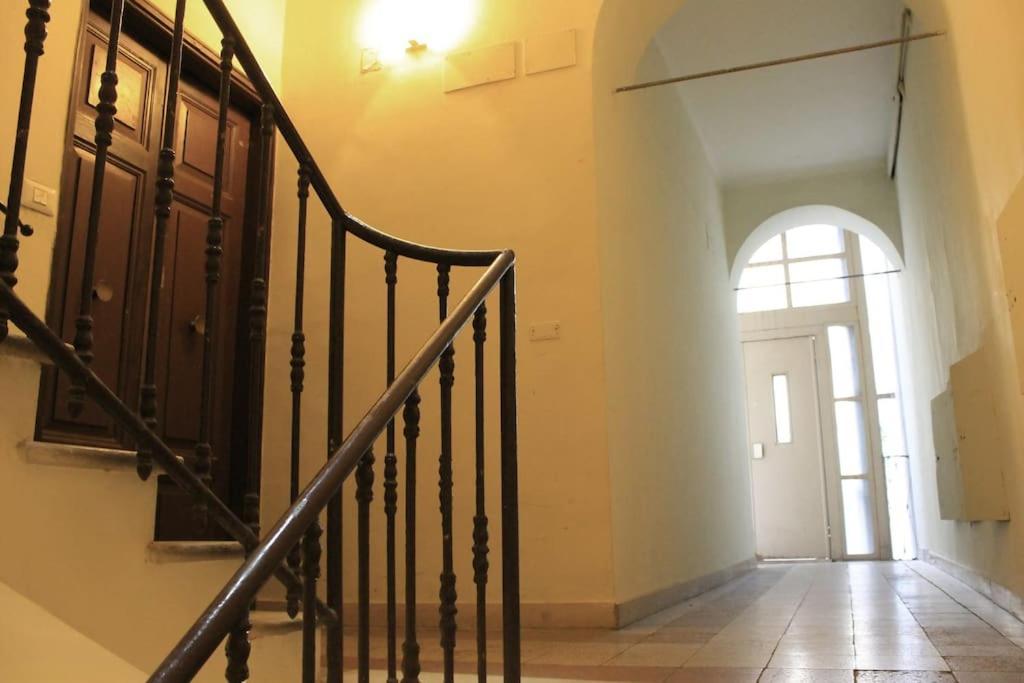 Near Colosseum By Varental 2Br + 1Sb Rome Luaran gambar