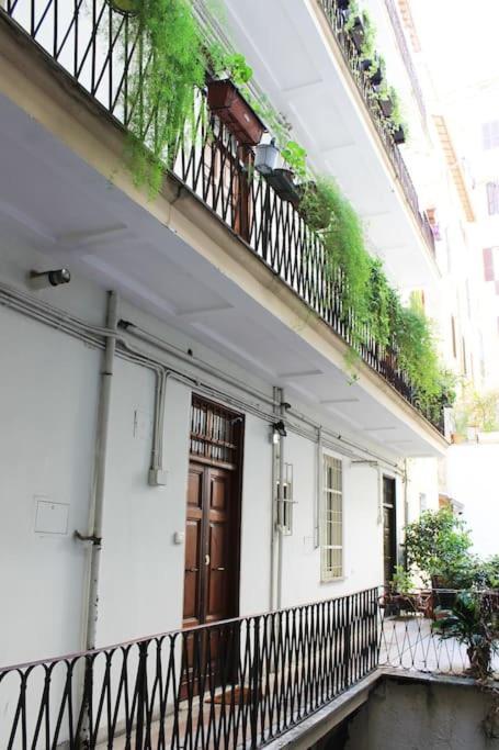 Near Colosseum By Varental 2Br + 1Sb Rome Luaran gambar